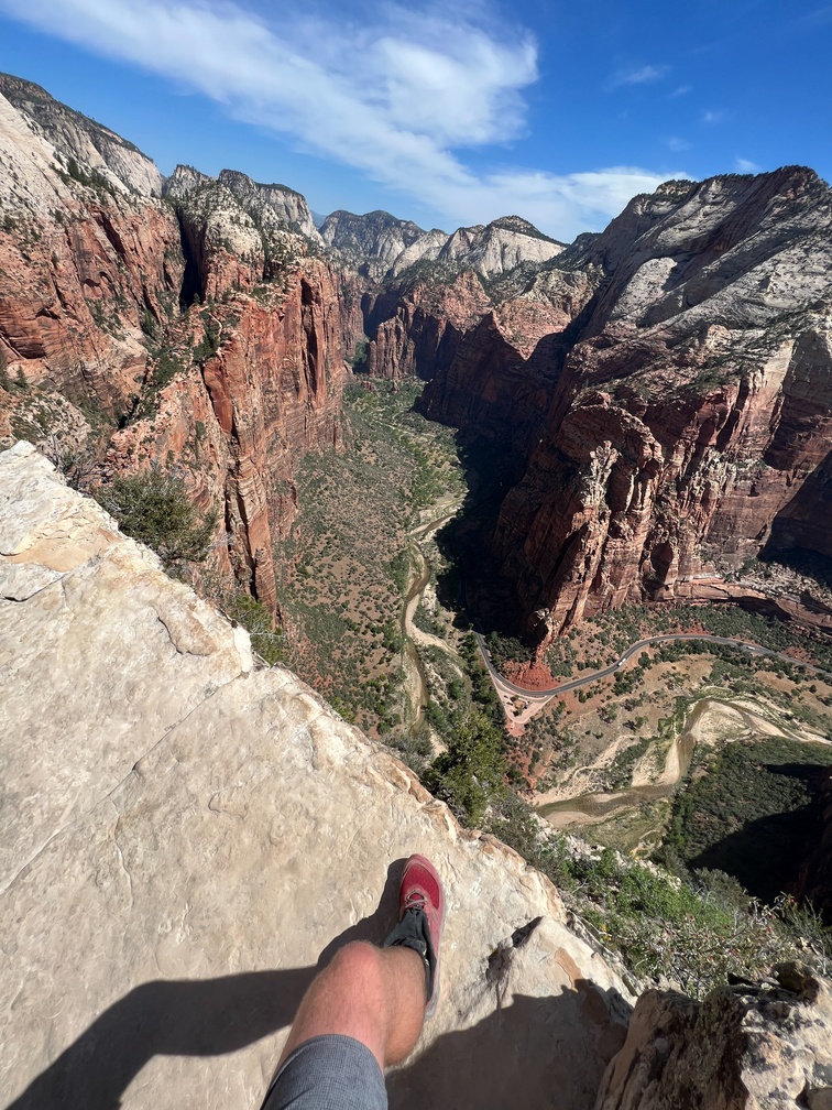 USA.&nbsp;Jedna z najniebezpieczniejszych tras sposrod wszystkich parkow narodowych Angels-Landing-w-parku-Zion